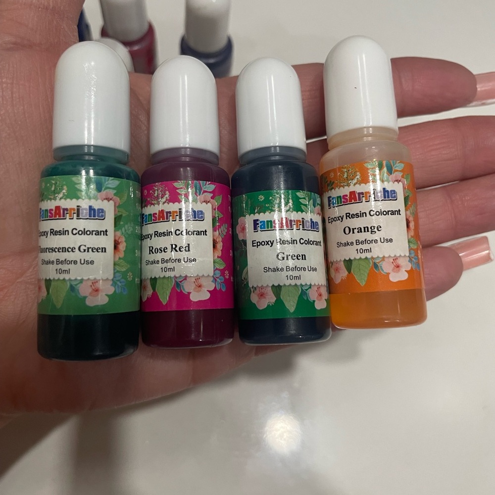 Epoxy resin pigment